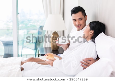 Foto stock: Woman Wakes Up In The Morning In An Apartment In The Downtown Area With A View Of The Skyscrapers L