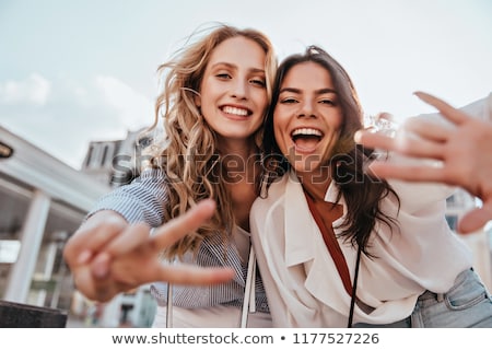 Foto stock: Two Girl Friends - Blond And Brunette
