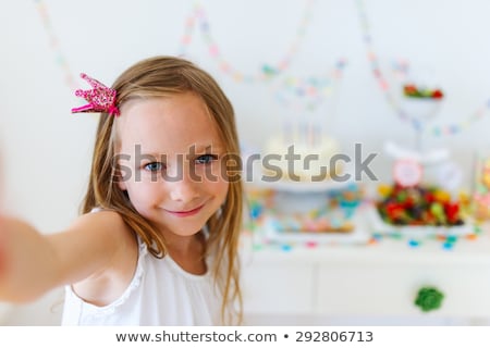 Foto d'archivio: Happy Kids Taking Selfie On Birthday Party