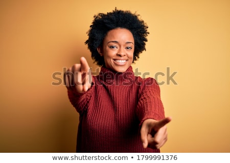 Foto d'archivio: Smiling Young Woman Pointing At You