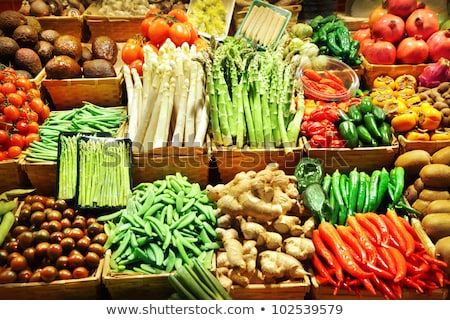 [[stock_photo]]: Buying Fresh Produce