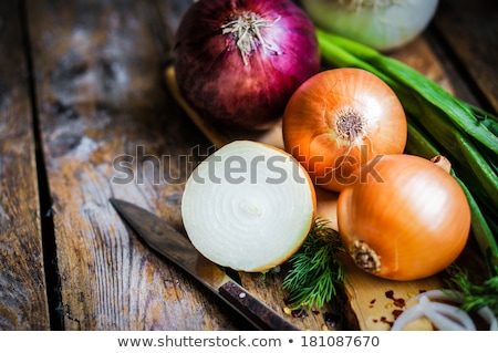 Foto d'archivio: Bunch Of Golden Onions On Board