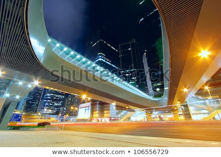 Foto d'archivio: Modern Urban Landscape And The Bustling Streets In The Evening