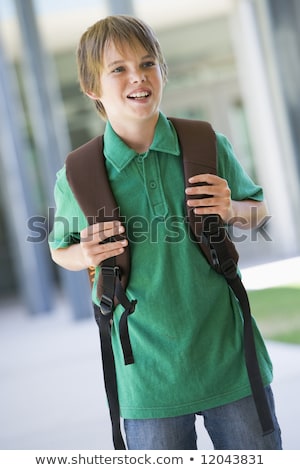 Foto stock: Elementary School Pupil Outside Carrying Rucksack