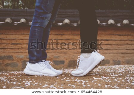 Foto stock: Stand On Toes To Kiss