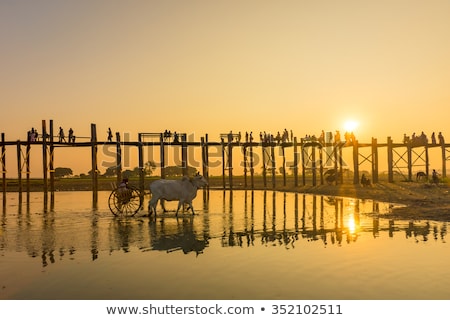 Foto stock: Silhouettes At U Bein Teak Bridge At Sunset Myanmar Burma