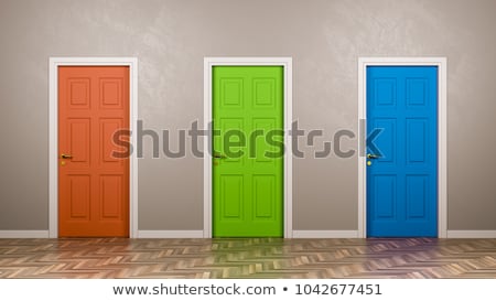 Foto stock: A · frente · de · três · portas