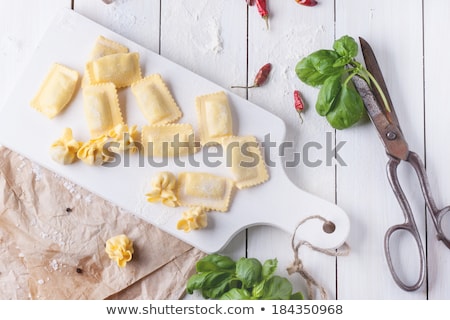 Foto d'archivio: Preparing Fresh Ravioli