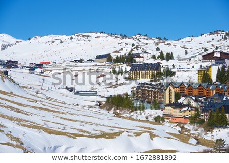 Villaggio Di Canfranc E Montagne Dei Pirenei In Spagna Foto d'archivio © pedrosala