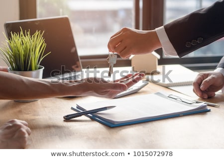 Foto stock: Realtor Giving House Key To The Buyers Or Tenants