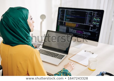 Foto d'archivio: Young Businesswoman Looking At Computer Seriously