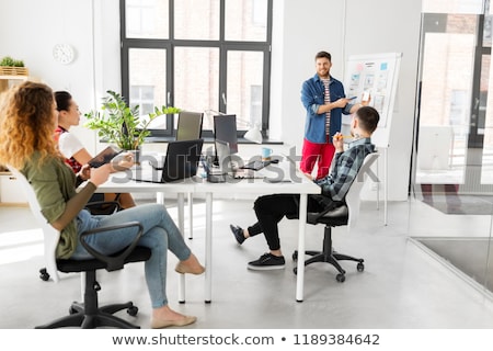 Foto stock: Man Showing Smartphone User Interface At Office