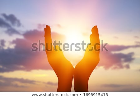 商業照片: Hand Holding Sun