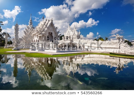 Foto stock: White Temple In Chiang Rai Thailand