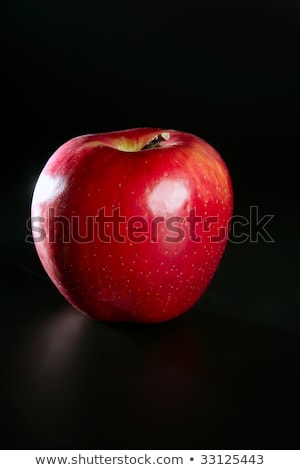 Rode Appel Op Zwarte Achtergrond Stockfoto © lunamarina