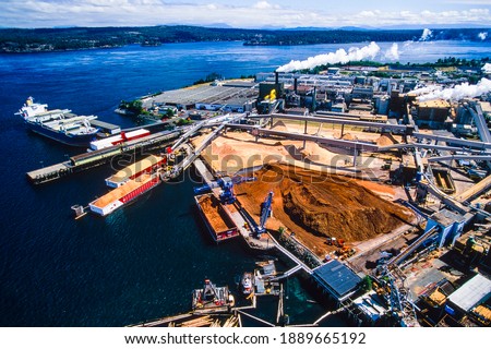 Foto stock: Pulp And Paper Mill At Port Of Vancouver Bc