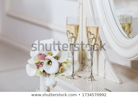 Stockfoto: Wedding Glasses Filled With Champagne At Banquet