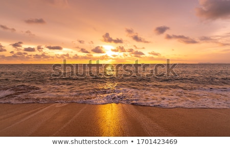 Foto stock: Sun Over Tropical Ocean With Vibrant Colors
