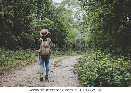 商業照片: Traveler Woman Hiking