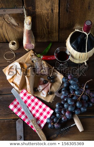 Wineglassbread And Serrano Ham Foto stock © Dar1930