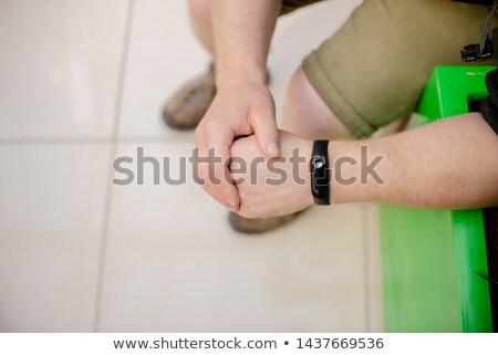 Foto d'archivio: Man Wearing Fitness Band