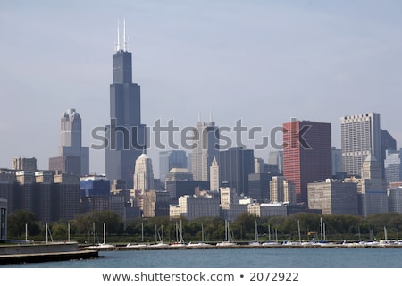 Sears Tower From East On Blue Sky Foto stock © pmphoto