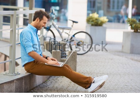 Foto d'archivio: Man Working On Laptop Outside