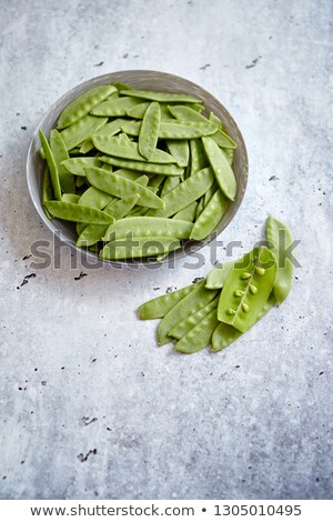 ストックフォト: Fresh Green Peas In White Ceramic Bowl On Gray Stone Background