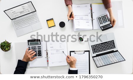 Foto stock: Auditors Calculating Corporate Invoicing