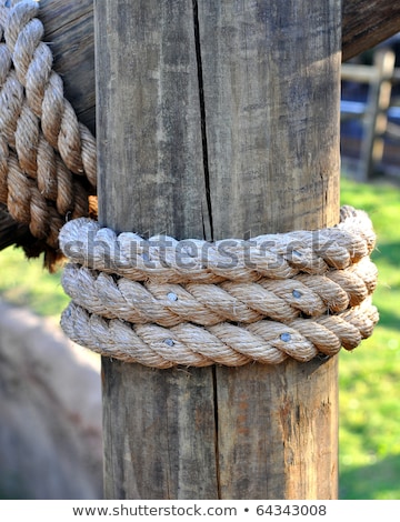 Stockfoto: The Hawser On The Wooden Post