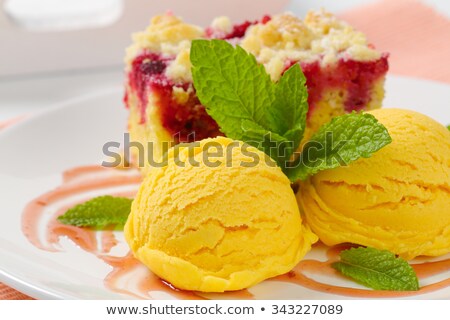 Stockfoto: Raspberry Crumb Cake With Ice Cream