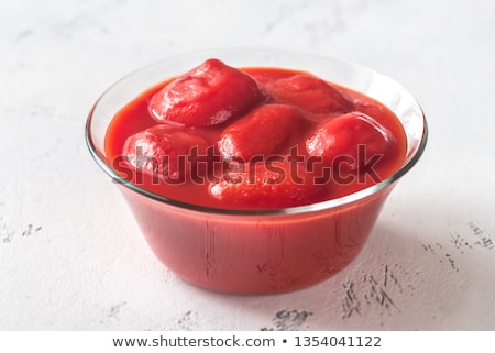 Foto d'archivio: A Can Of Whole Tomatoes