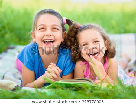 Foto stock: Two Smiling Brunettes