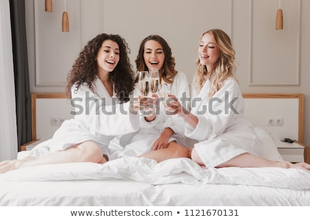 Foto stock: Girls Women Friends Indoors On Bed At The Hen Party