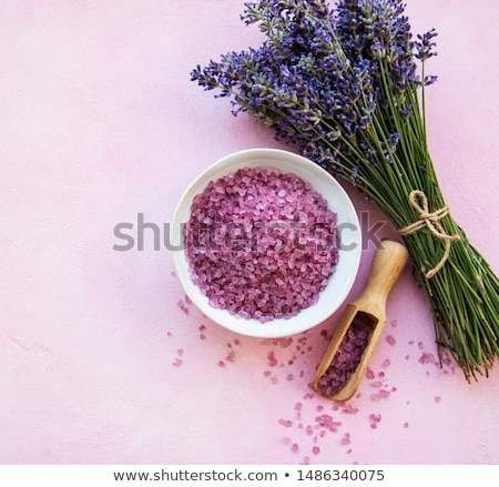 Foto stock: Lavender Flowers And Pink Bath Salts