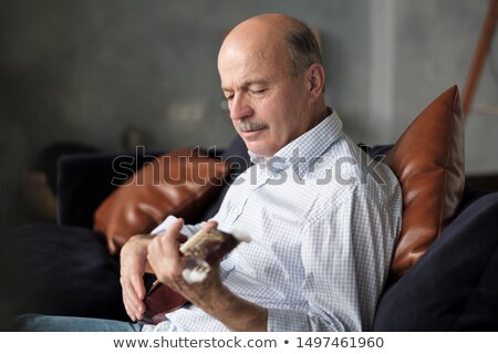 Homem hispânico com guitarra Foto stock © Koldunov