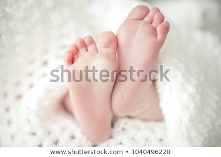 [[stock_photo]]: Ros · plan · des · pieds · de · bébé · sur · une · serviette
