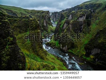 Stockfoto: Fjadrargljufur Canyon And River