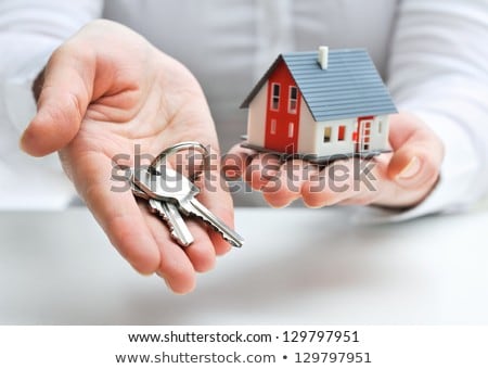 Foto stock: Real Estate Agent With House Model And Keys