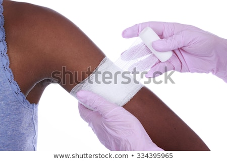 Stockfoto: Changing Arm Bandage