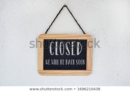 Closed Written At A Wooden Sign Foto stock © nito