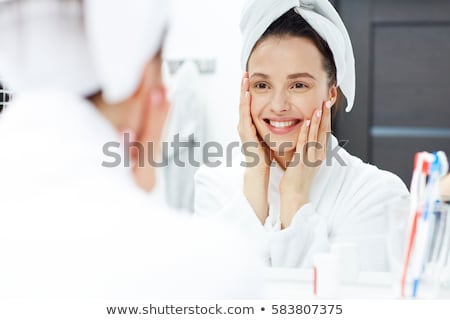 Femme dans la salle de bain [[stock_photo]] © Pressmaster