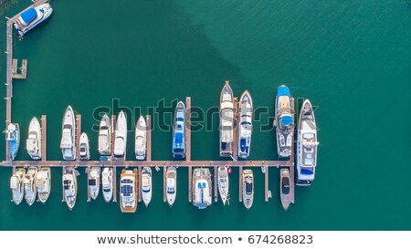 Foto stock: Pier Speedboat A Marina Lot This Is Usually The Most Popular Tourist Attractions On The Beachyach