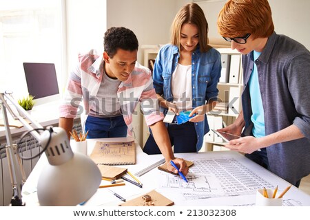 Engineering Students Discussing Ideas Together Stockfoto © Pressmaster