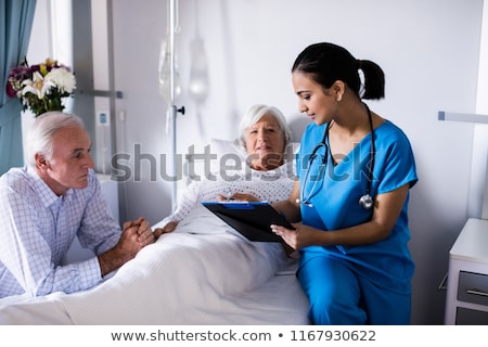 [[stock_photo]]: édecin · et · couple · de · personnes · âgées