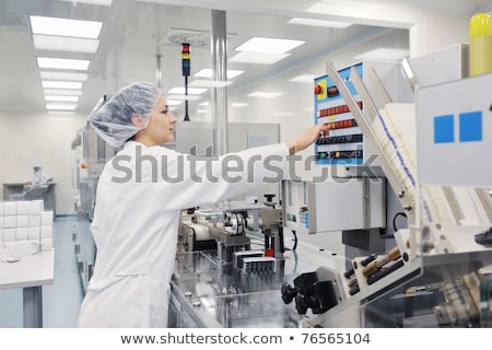 Stockfoto: Medical Pills Industry Factory And Production Indoor