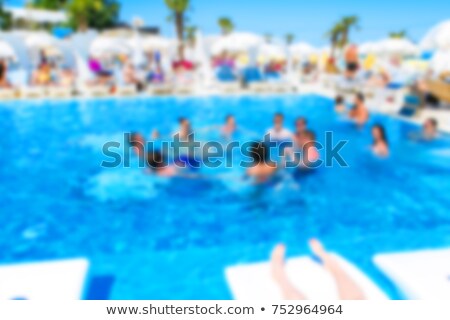 商業照片: Group Of Happy Young People Dancing At The Beach On Beautiful Summer Sunset