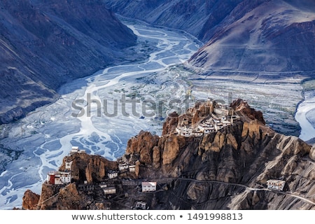 Foto d'archivio: Dhankar Monastry Perched On A Cliff In Himalayas India