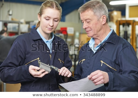 Foto d'archivio: Ue · macchinisti · che · lavorano · sulla · macchina