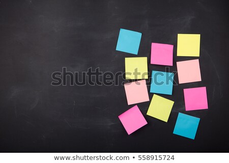 Foto stock: Uadro-negro · em · branco · com · moldura · de · notas · adesivas